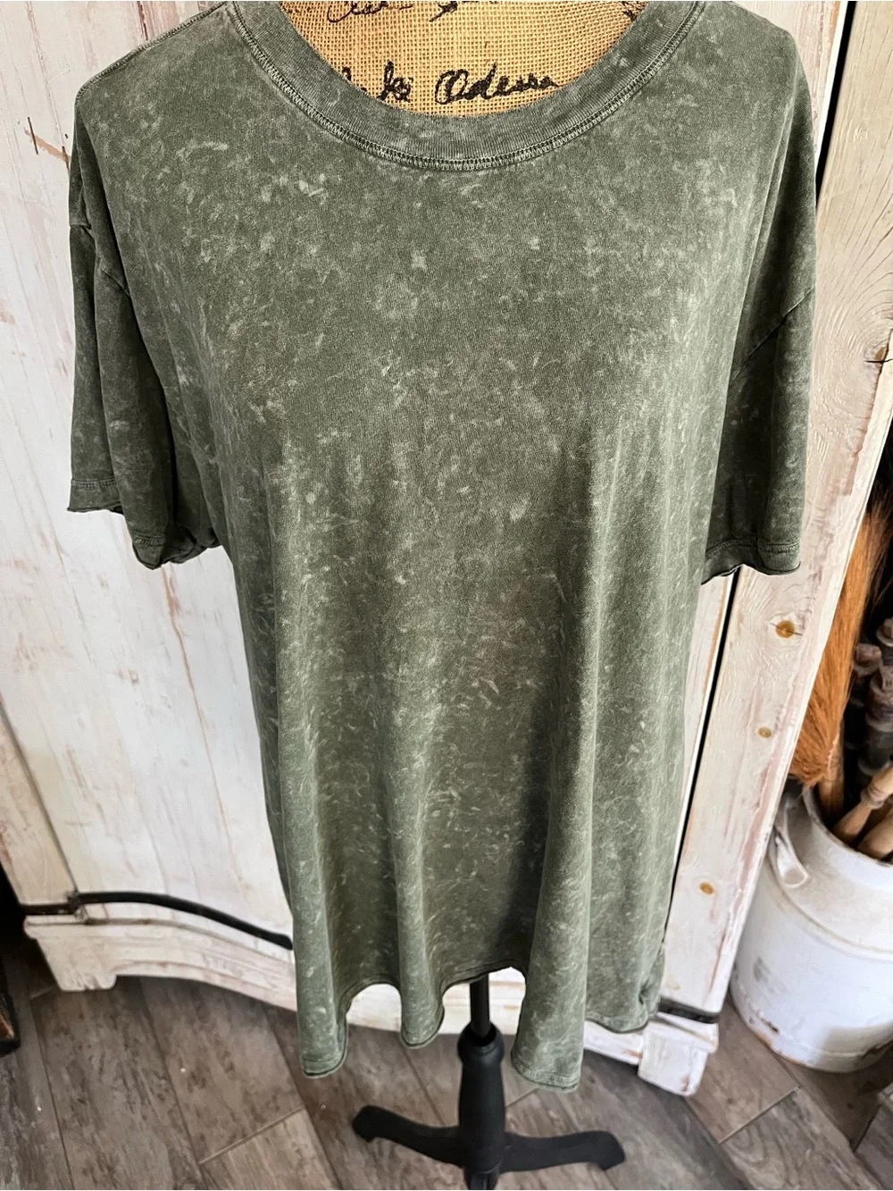 Free People movement leg day tee in Everglades